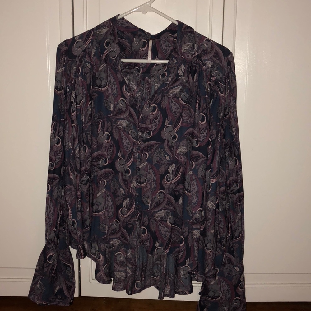 Long sleeves paisley blouse